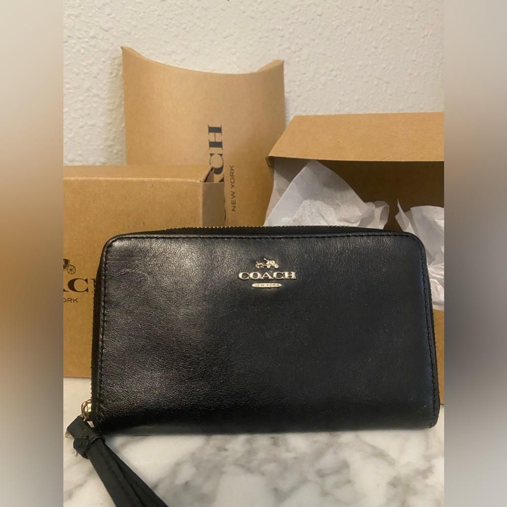 Coach Smooth Leather Universal Zip Case | Wristlet